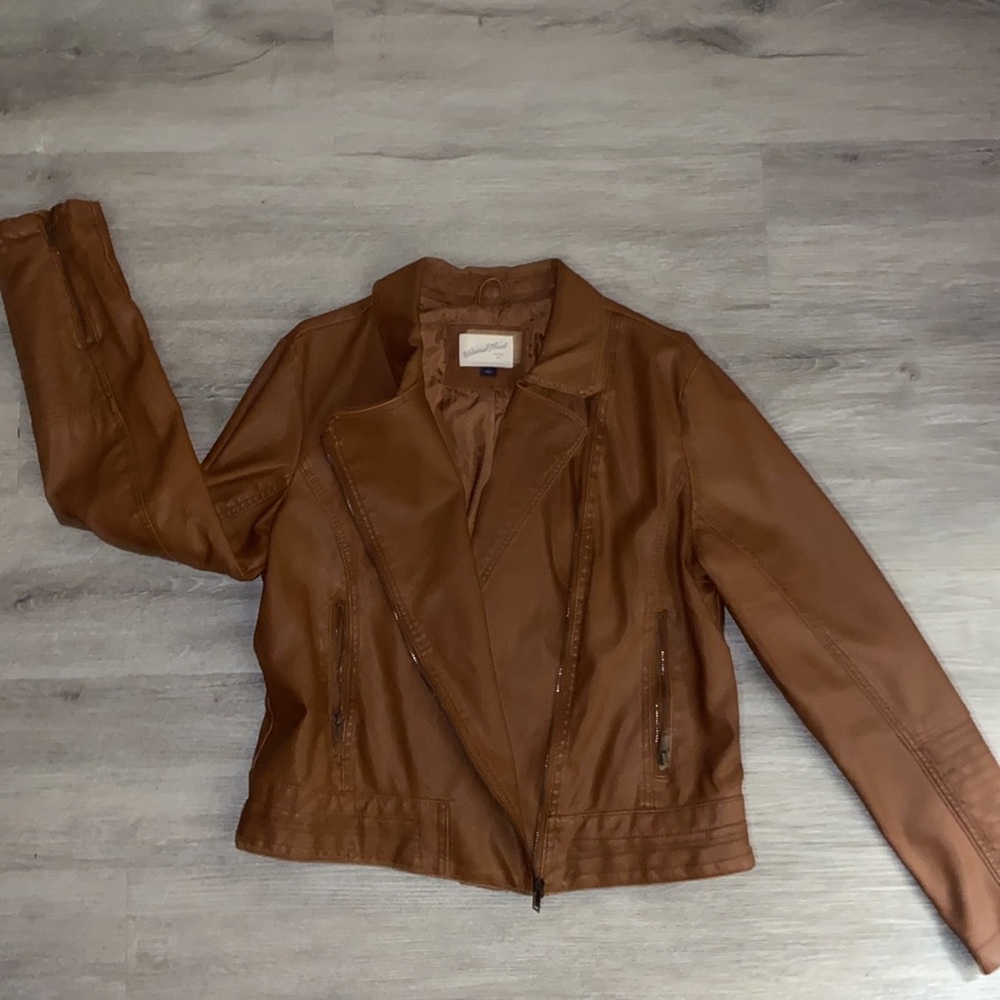 Universal thread size large worn once color brown